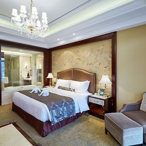 Comfort Queen Room